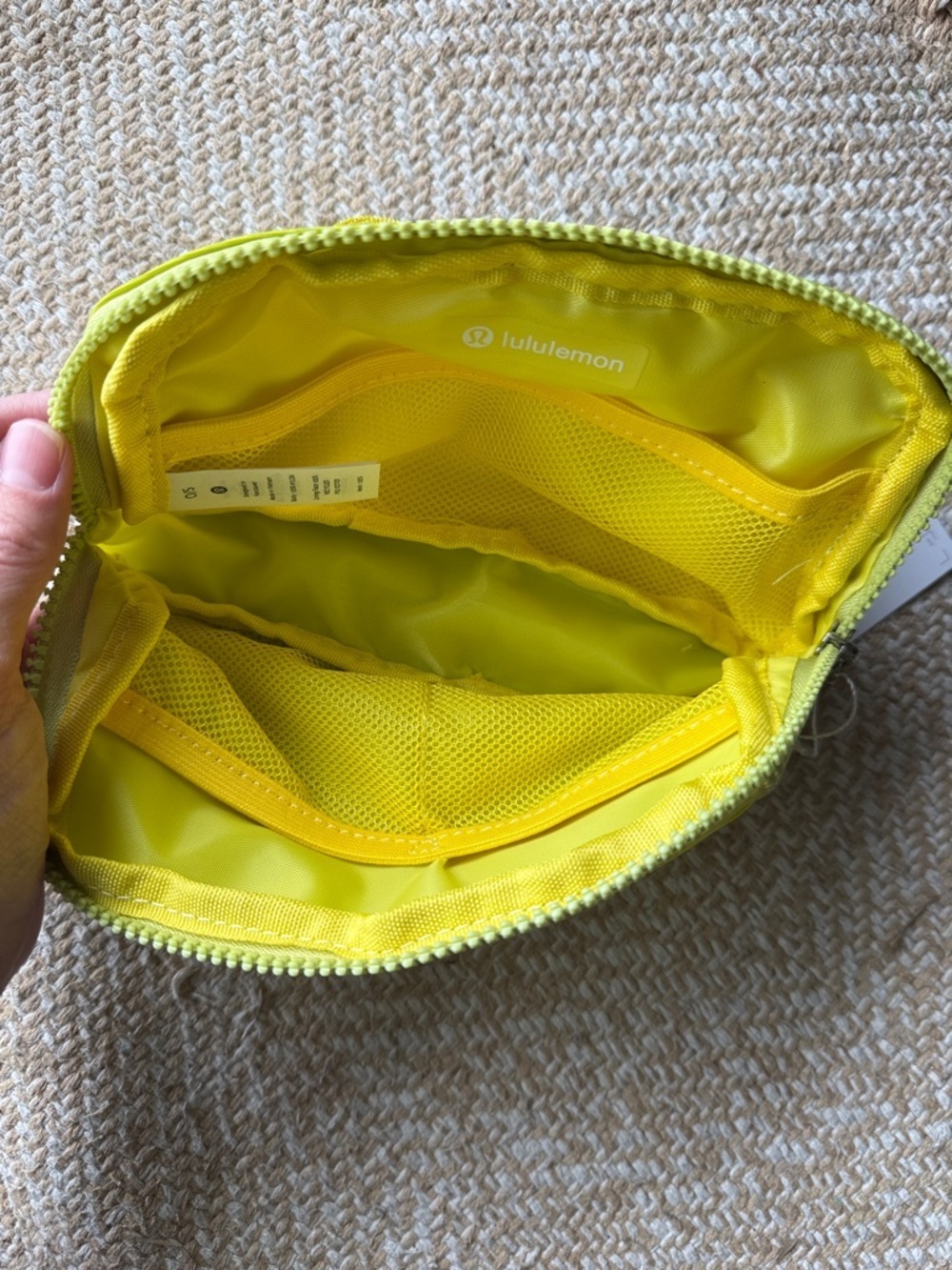 Lululemon Everywhere Belt Bag Crossbody Electric Lemon Neon Yellow Green NWT - Picture 3 of 5